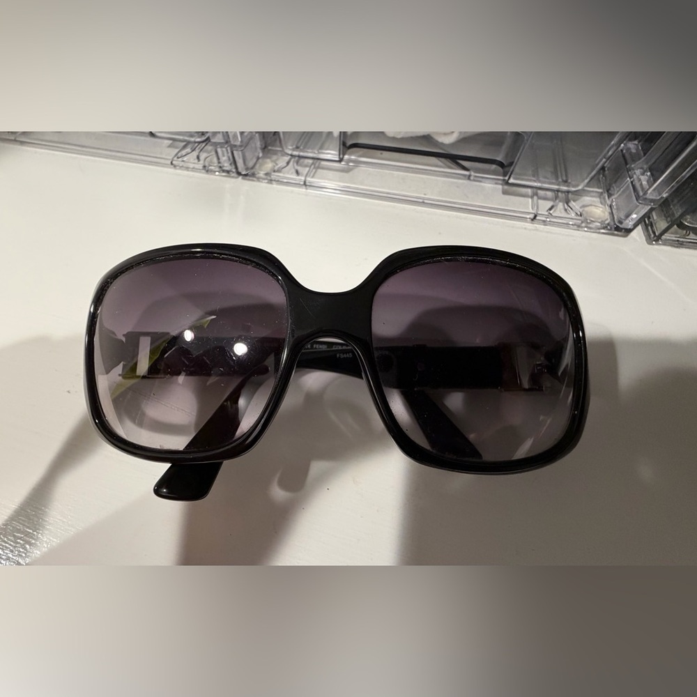 Fendi FS445 Black Quilted Sunglasses - Picture 3 of 9